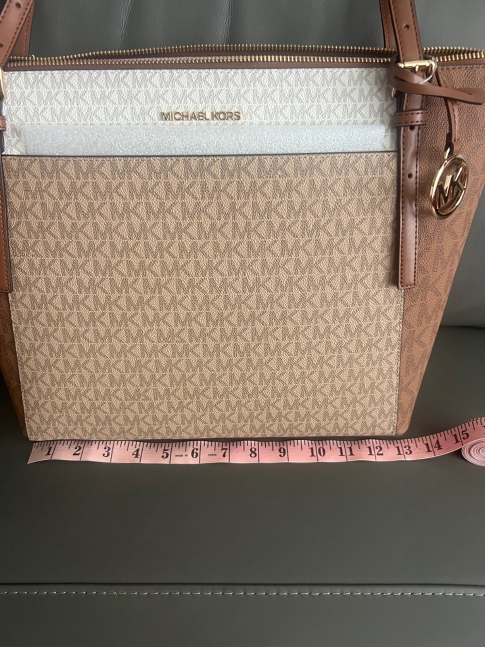 Michael Kors voyager Camel Brown Tote Bag with Gold Hardware - Picture 7 of 14